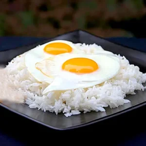 Huevos Fritos o Escalfados con Arroz