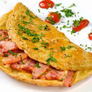 Omelette con Queso y Bacon Ahumado