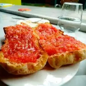 Tostadas con Tumaca y Aceite